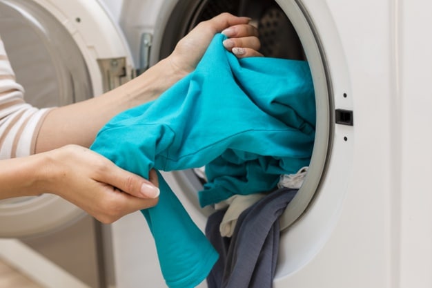 รู้หรือไม่ การซักผ้าด้วยมือกับการซักเครื่อง แตกต่างกันอย่างไร - เมธาภรณ์